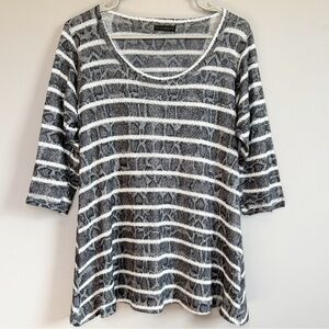 NALLY & MILLIE Tunic Quarter Sleeve Gray and White Snake Skin Print Small